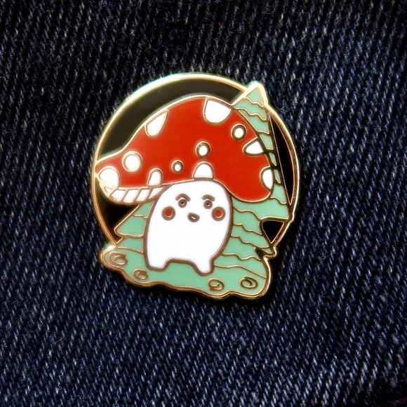 Mushroom Hard Enamel Pin Brooch - Picture 2 of 3